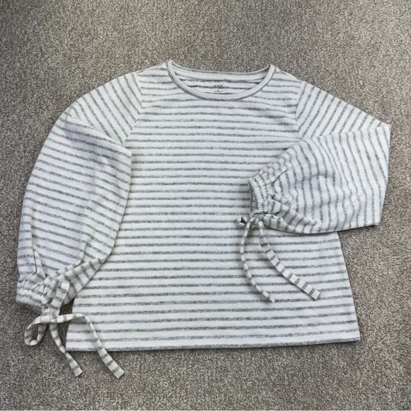 a.n.a Gray and White Knit Sweater Womens size XL - Picture 2 of 12